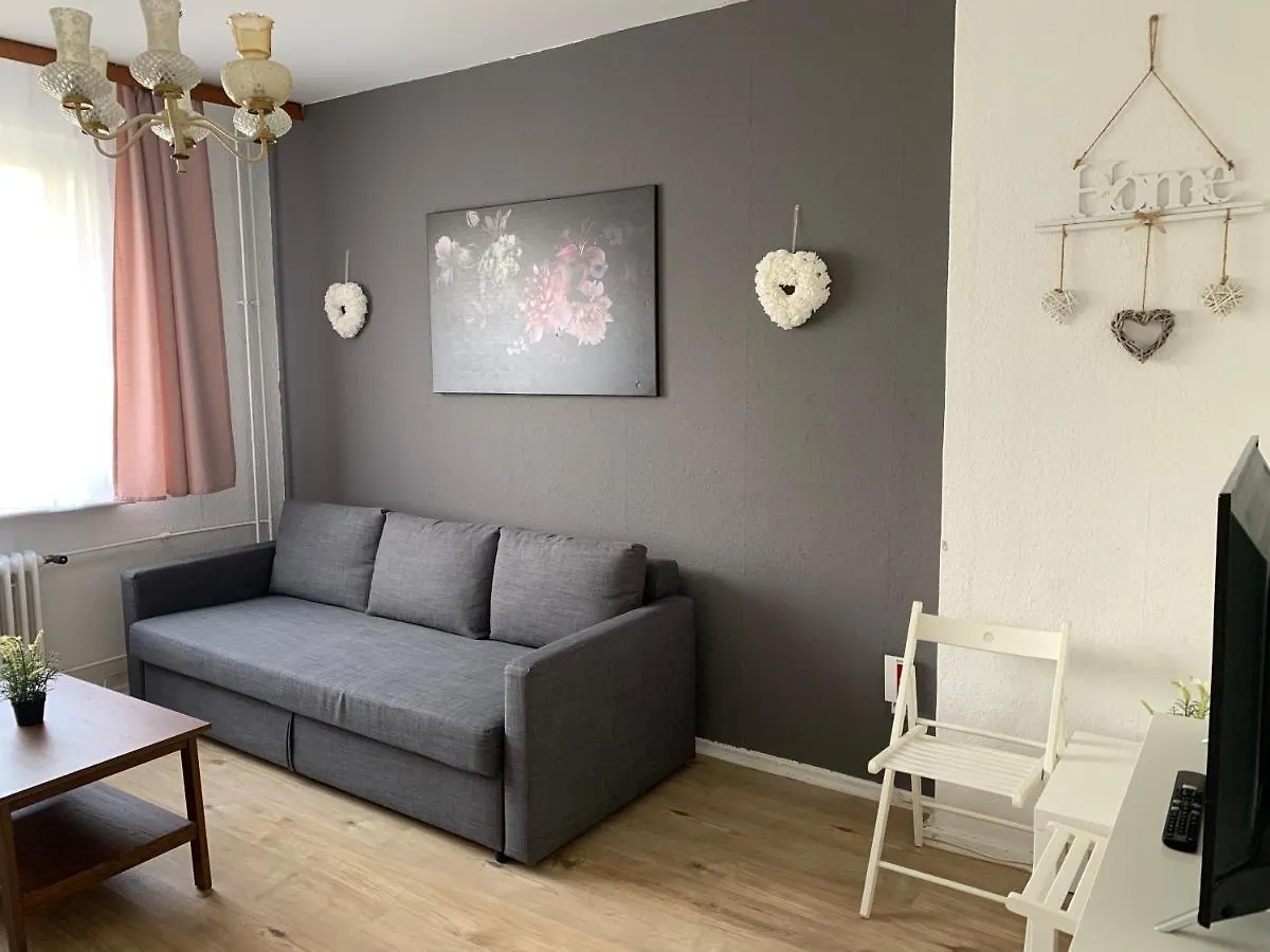 BERLIN LEBT-Wohnung für bis zu 12 Personen Apartment