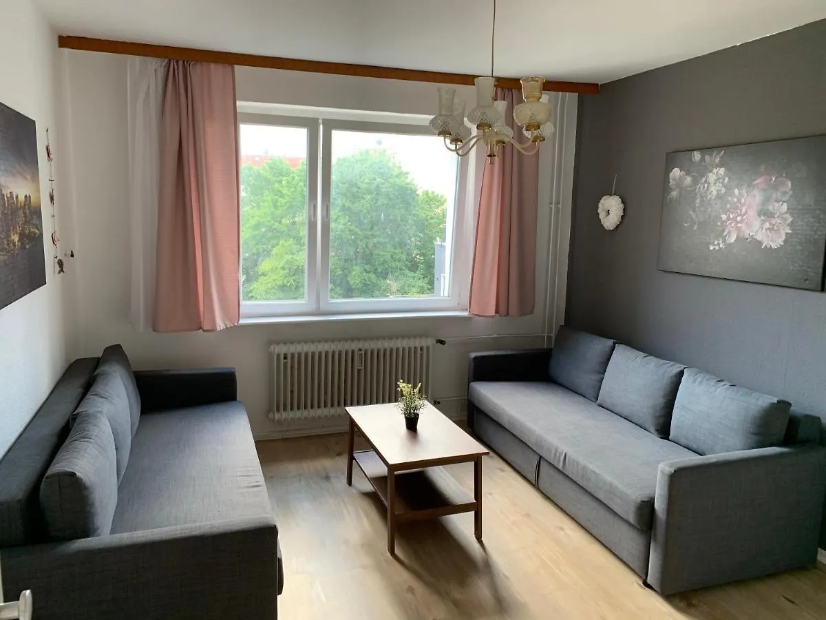 BERLIN LEBT-Wohnung für bis zu 12 Personen 0*,