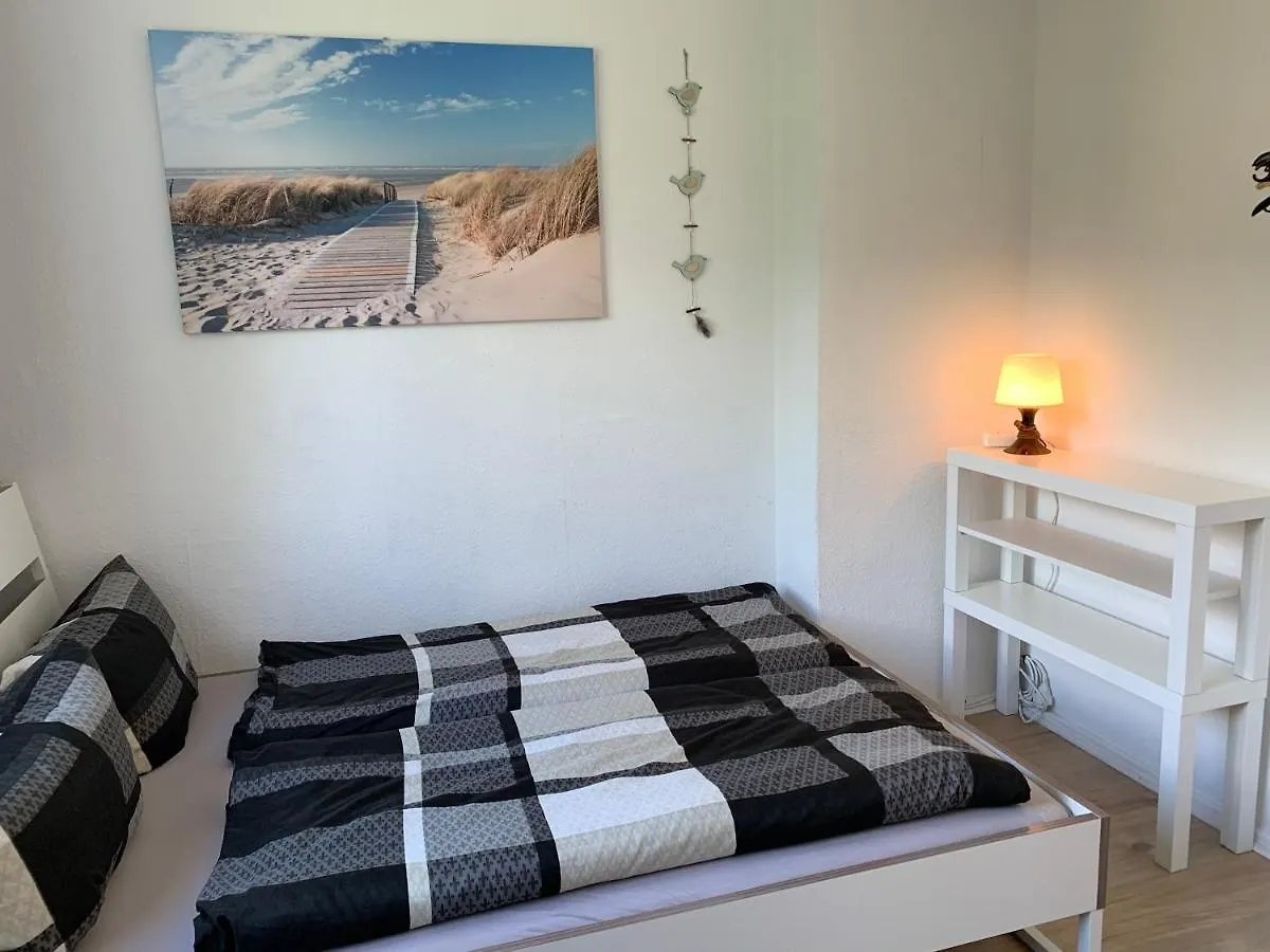 BERLIN LEBT-Wohnung für bis zu 12 Personen 0*,