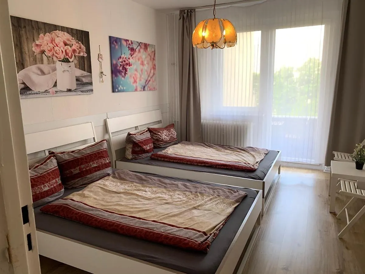 BERLIN LEBT-Wohnung für bis zu 12 Personen Apartment
