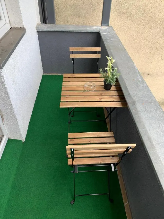 Appartement Berlin Lebt-Wohnung Fur Bis Zu 12 Personen Duitsland